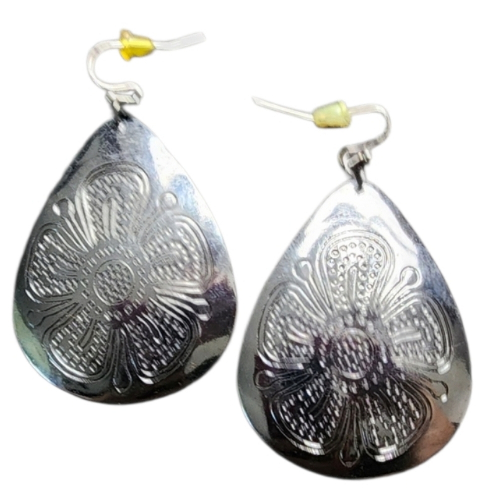 💥4 For $20💥Gunmetal Floral Teardrop Earrings